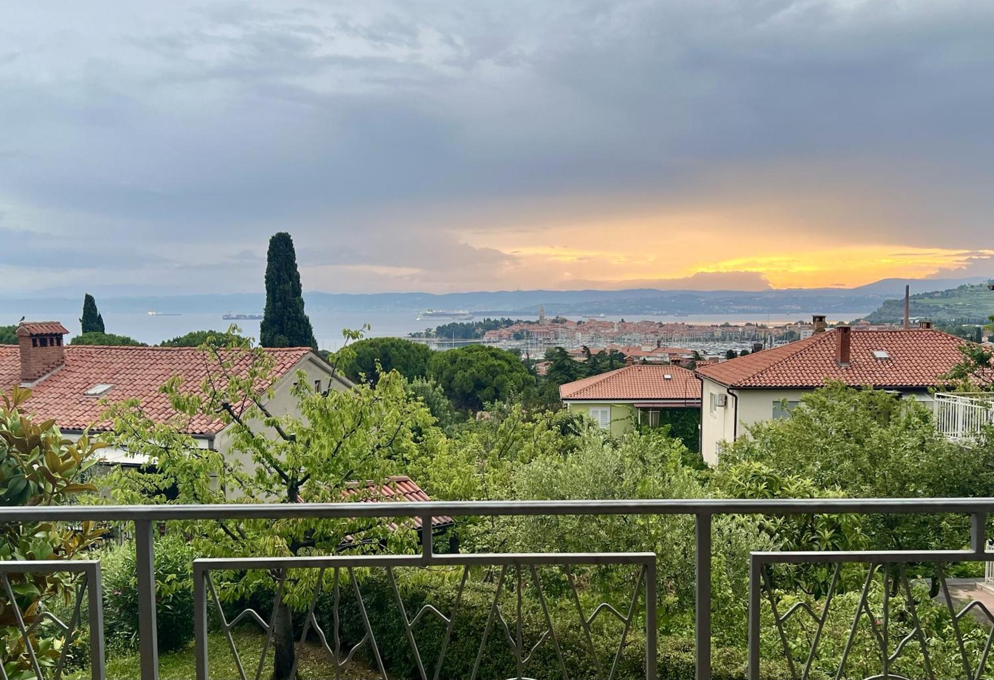 Magnolia Apartments Izola Bagian luar foto
